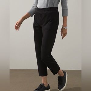 Chico’s Zenergy womens black sporty style pants stretch, size 0(4-S)
